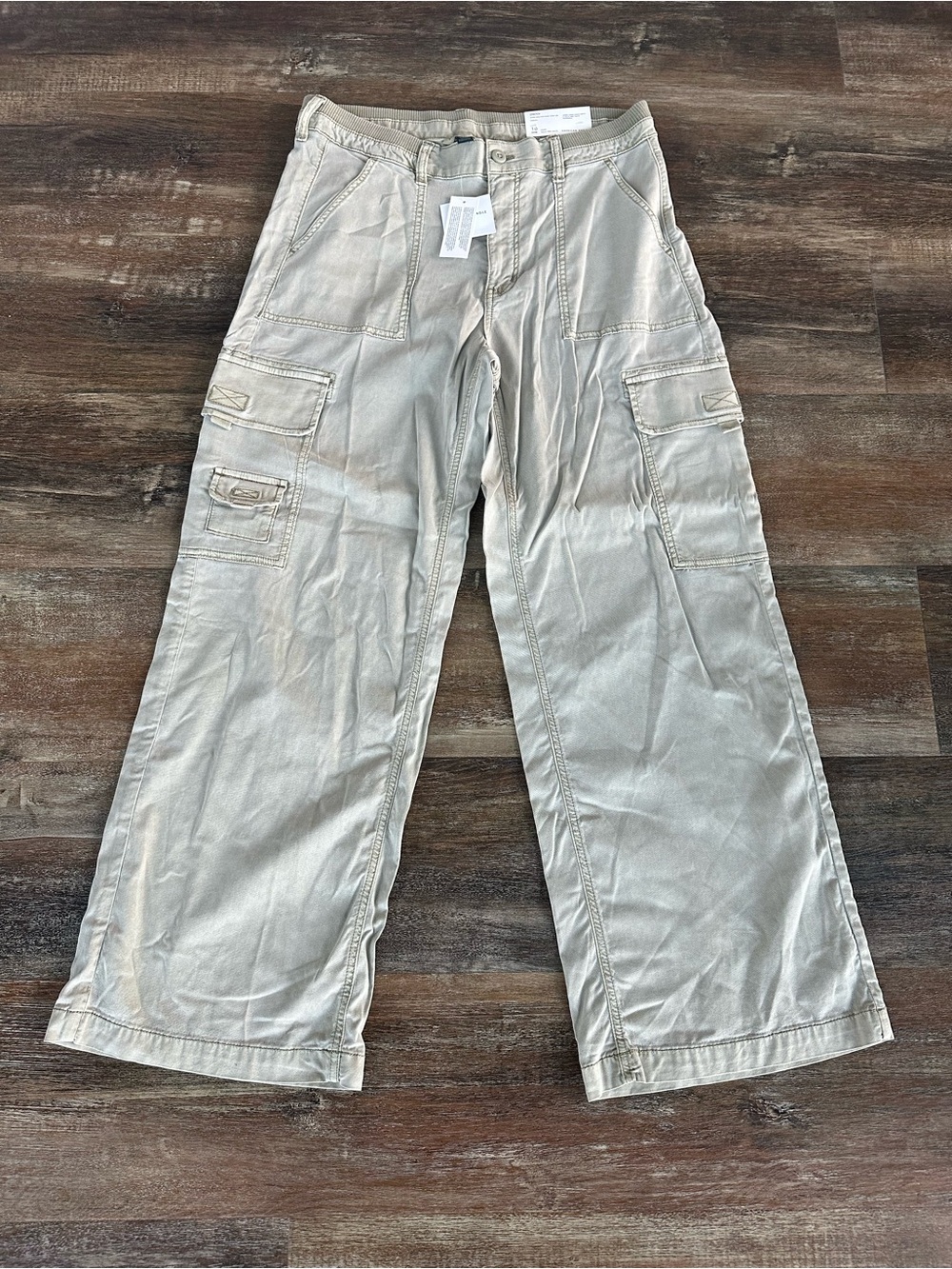 AE Dreamy Drape Stretch Cargo Super High-Waisted Baggy Wide-Leg Pant - Picture 4 of 6